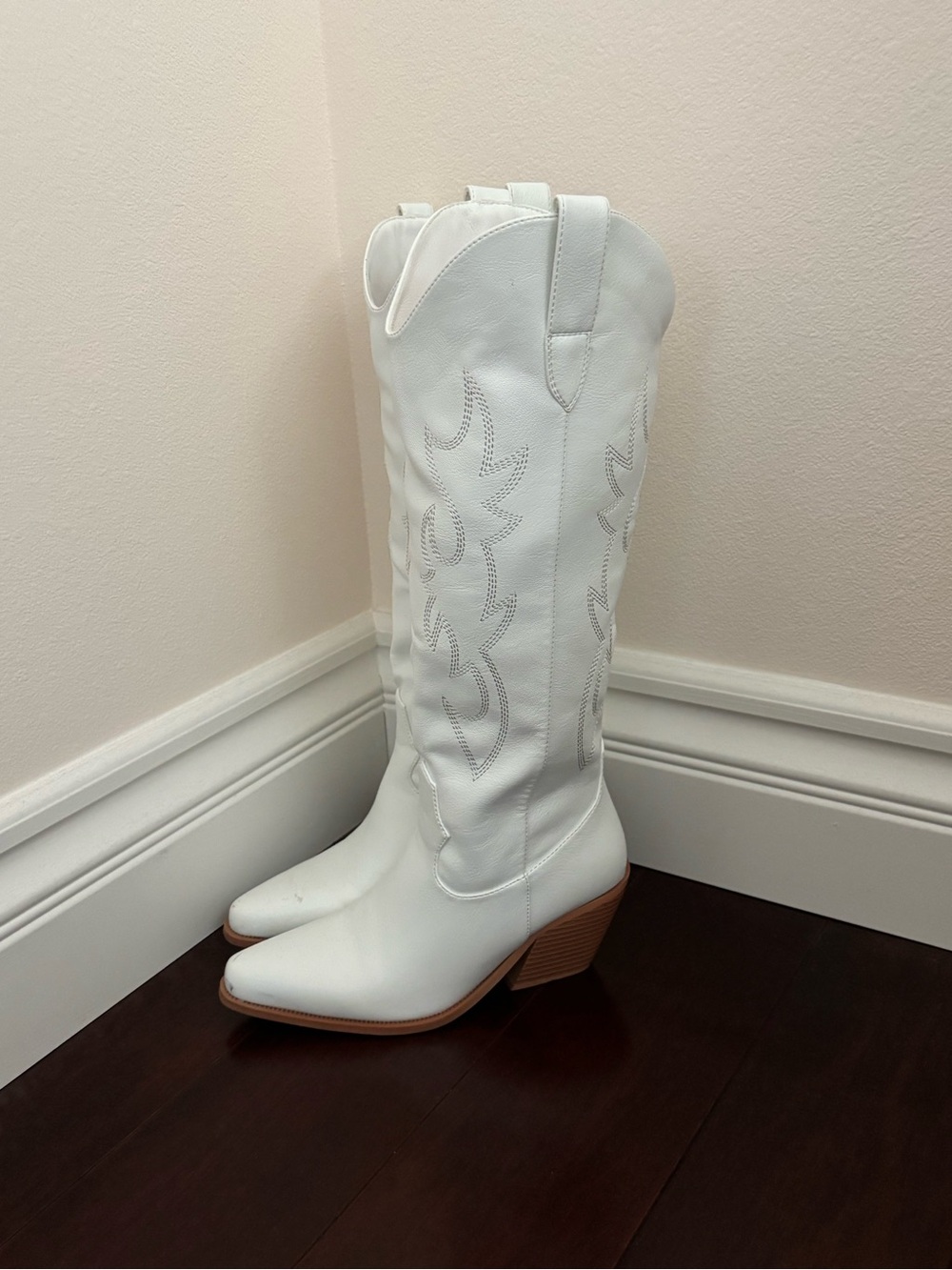 White Western Cowboy Boots | Size 5.5